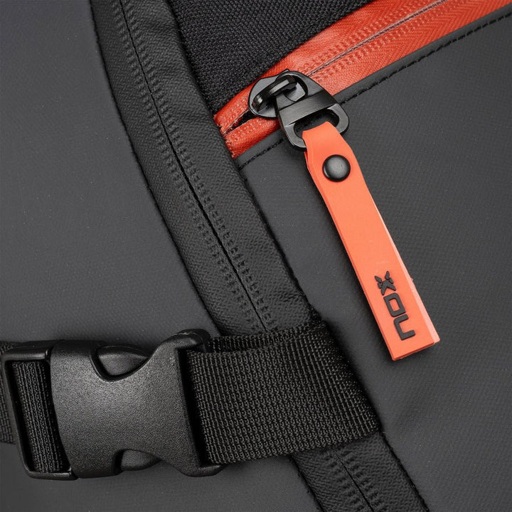 MOCHILA NOX OPEN SERIES BLACK/RED - Tennis Boutique México