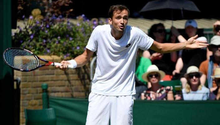 Wimbledon sanciona a Medvedev por Conducta Antideportiva - Tennis Boutique México